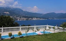 Mountain Bay Views Apartments